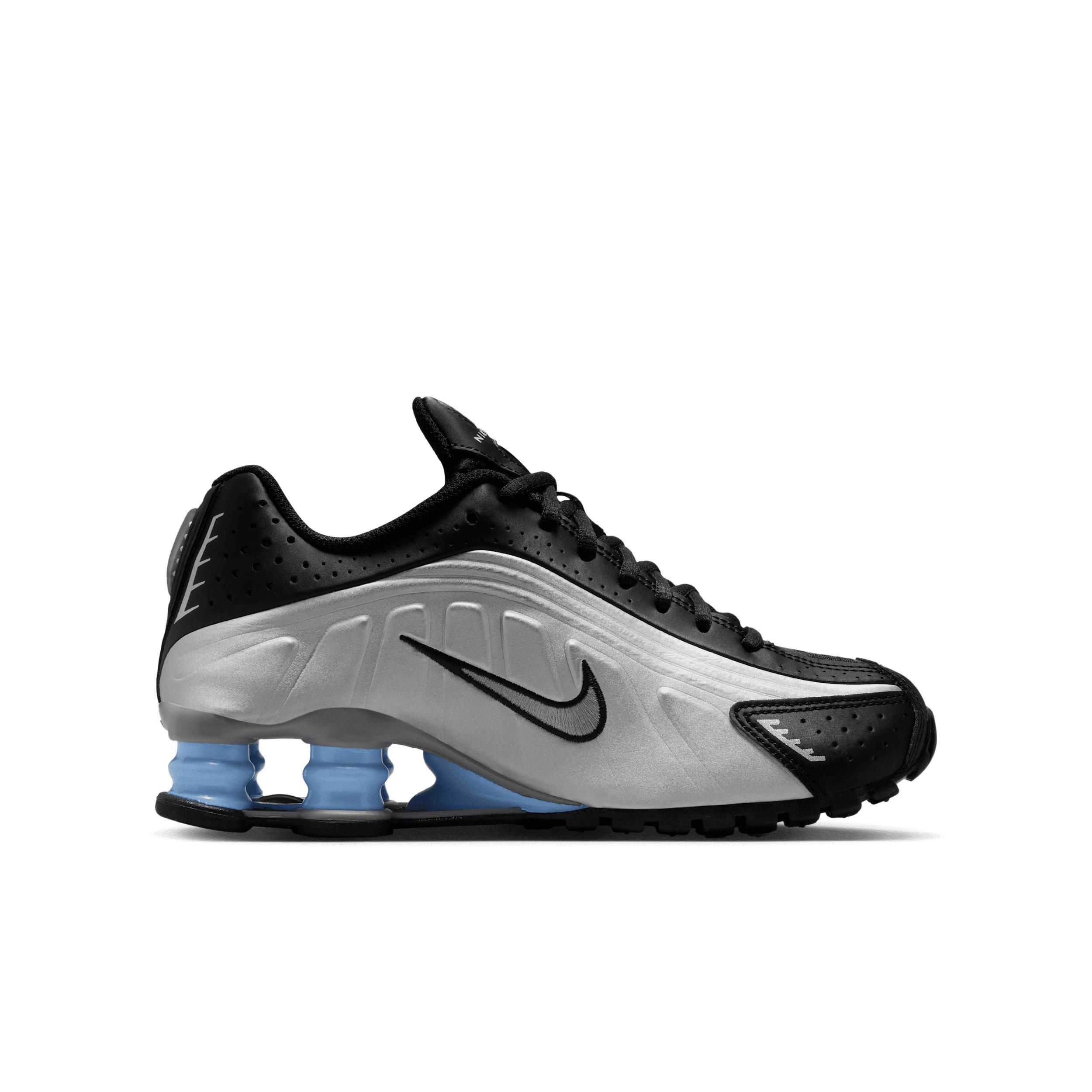 靴 Nike Shox R4 Black llic Silver 28.5 Nike Shox Grade School Boys' Black Lace Up Low Top Shoes - Silver